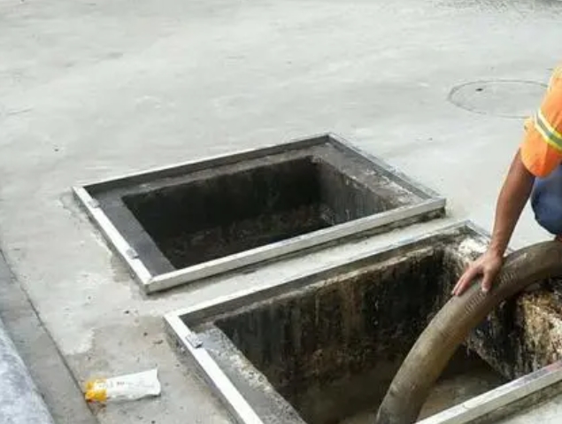 南岔化粪池清理